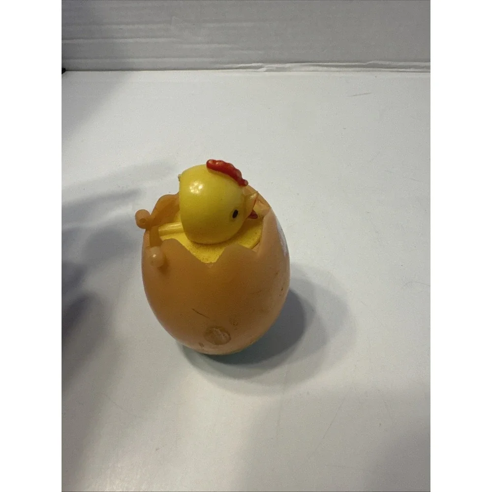 Vtg Pop‎ Up Squeaking Peep Chicken Easter Egg Plastic Chick Squeaks Missing Lid